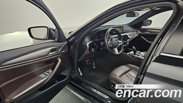 BMW 5-Series 2020 thumb 10