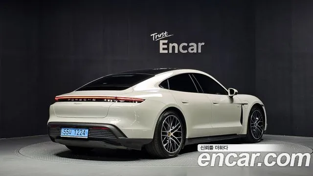 Porsche Taycan 2023 thumb 2