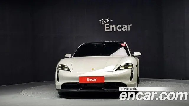 Porsche Taycan 2023 thumb 3
