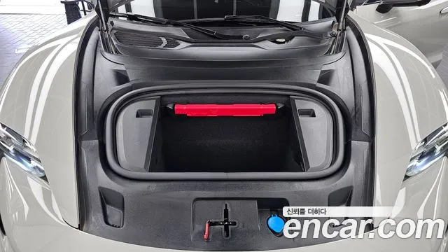 Porsche Taycan 2023 thumb 6