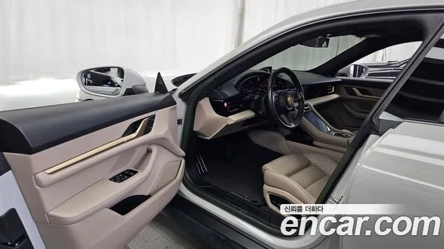Porsche Taycan 2023 thumb 10