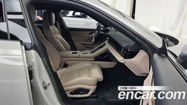 Porsche Taycan 2023 thumb 11