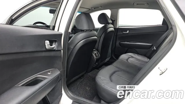 Kia K5 2017 thumb 12