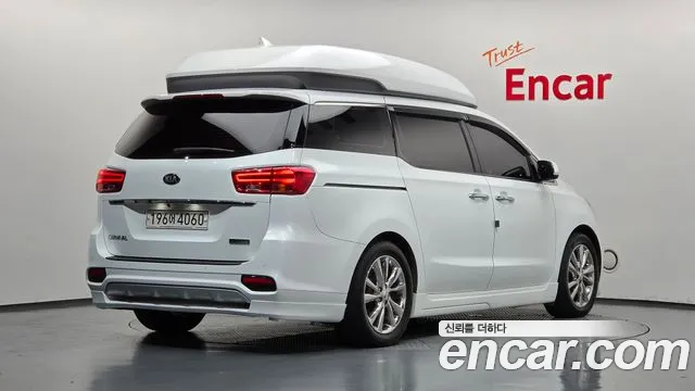 Kia Carnival 2019 thumb 2