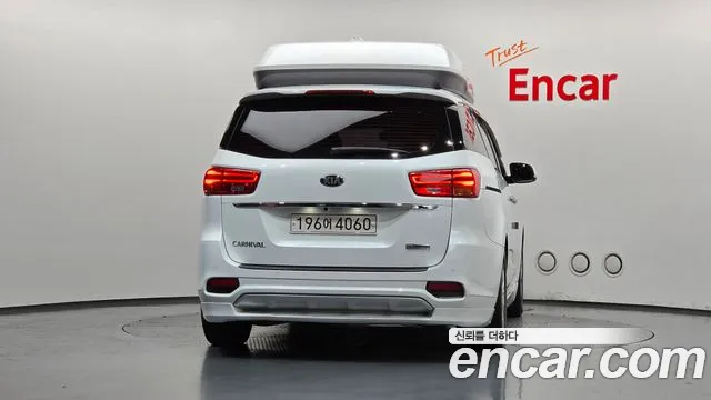Kia Carnival 2019 thumb 4