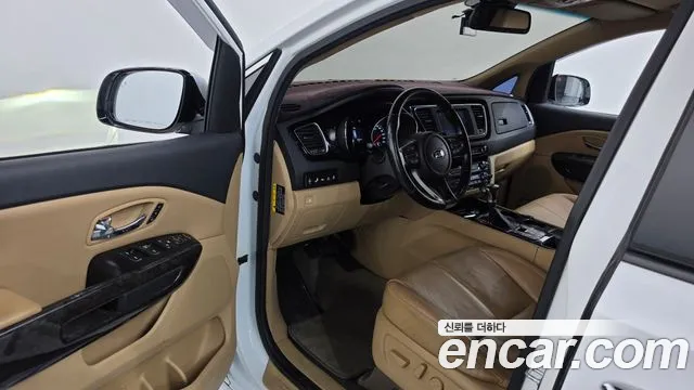Kia Carnival 2019 thumb 10