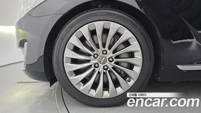 Genesis G90 2016 thumb 5