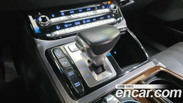 Genesis G90 2016 thumb 9