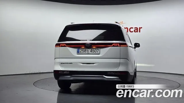 Kia Carnival 2021 thumb 4