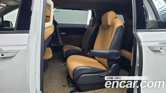 Kia Carnival 2021 thumb 12