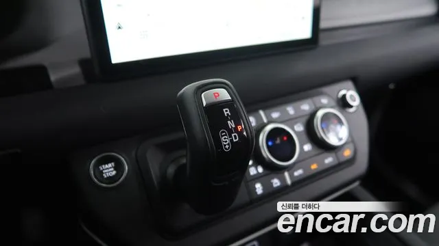 Land Rover Defender 2020 thumb 9