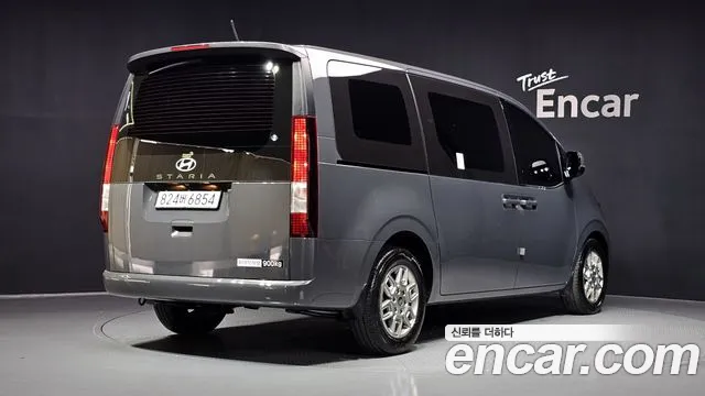 Hyundai Staria 2025 thumb 2