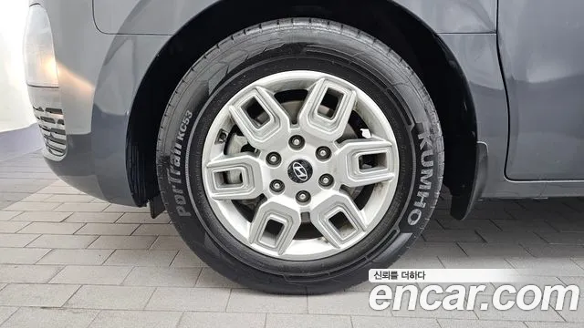 Hyundai Staria 2025 thumb 5