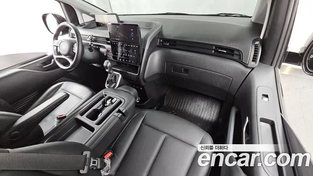 Hyundai Staria 2025 thumb 7