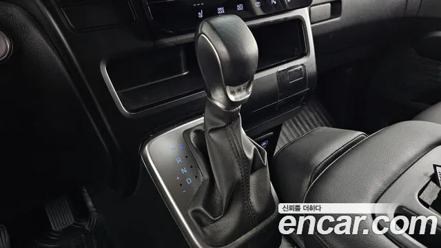 Hyundai Staria 2025 thumb 9