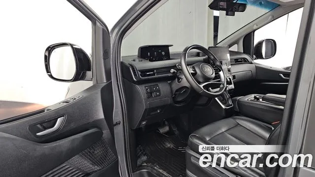 Hyundai Staria 2025 thumb 10