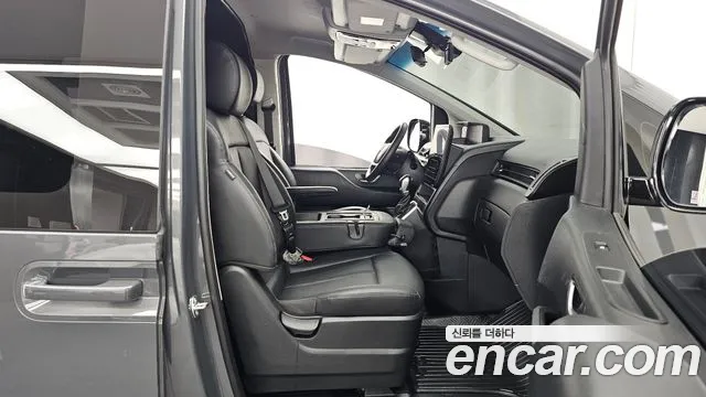 Hyundai Staria 2025 thumb 11