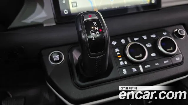 Land Rover Defender 2021 thumb 9