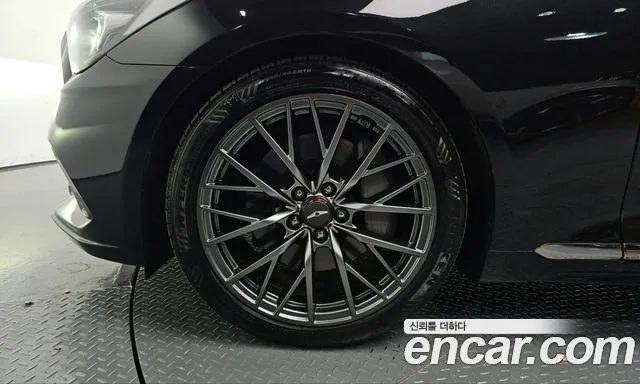 Genesis G80 2019 thumb 4