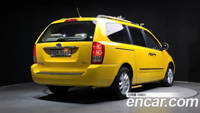 Kia Carnival 2012 thumb 2