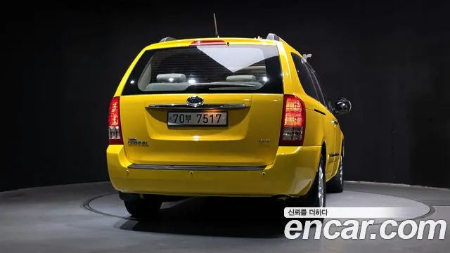 Kia Carnival 2012 thumb 4