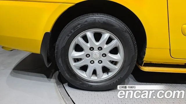 Kia Carnival 2012 thumb 5