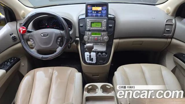 Kia Carnival 2012 thumb 7