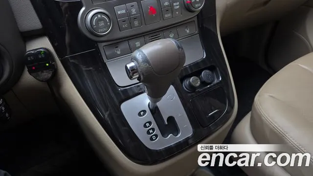 Kia Carnival 2012 thumb 9