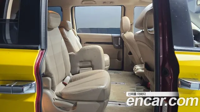 Kia Carnival 2012 thumb 11