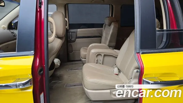 Kia Carnival 2012 thumb 12