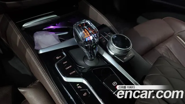 BMW 5-Series 2023 thumb 9