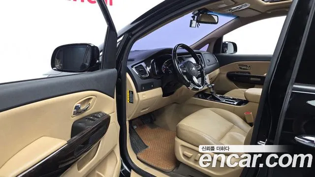 Kia Carnival 2019 thumb 9