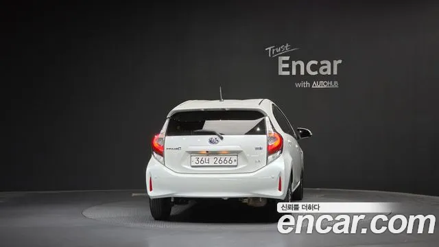 Toyota Prius 2018 thumb 3