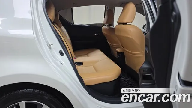 Toyota Prius 2018 thumb 10