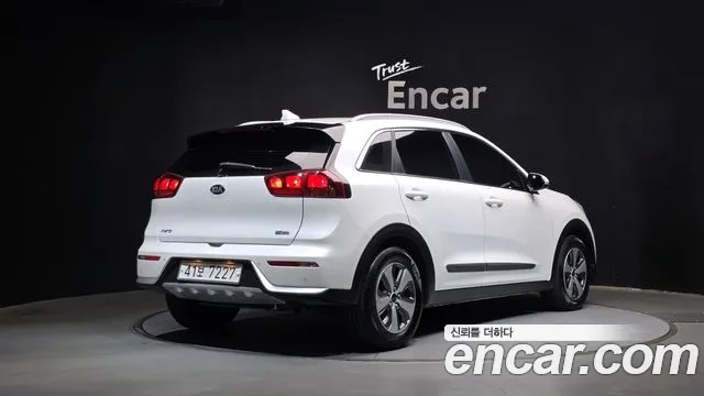 Kia Niro 2018 thumb 2