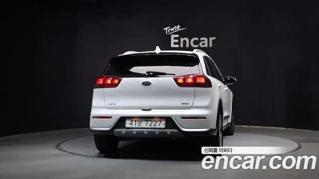 Kia Niro 2018 thumb 4