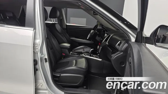 KG_Mobility_Ssangyong TIBOLI 2015 thumb 11