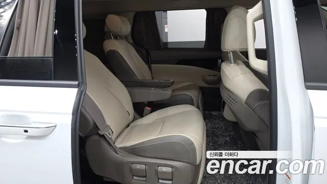 Kia Carnival 2024 thumb 11