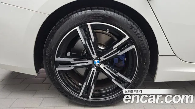 BMW 3-Series 2024 thumb 5