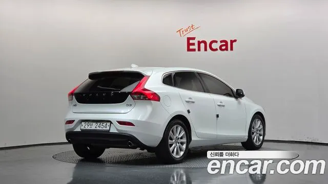 Volvo V40 2015 thumb 2