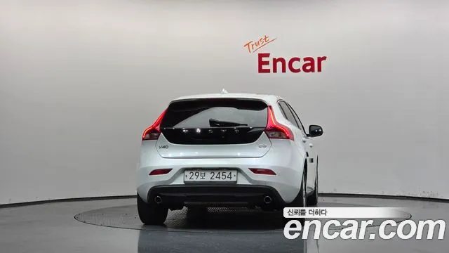 Volvo V40 2015 thumb 4