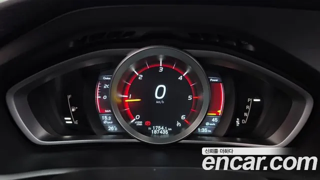 Volvo V40 2015 thumb 8