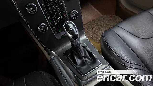 Volvo V40 2015 thumb 9