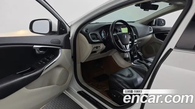 Volvo V40 2015 thumb 10