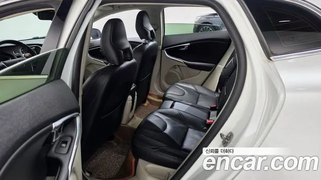 Volvo V40 2015 thumb 12
