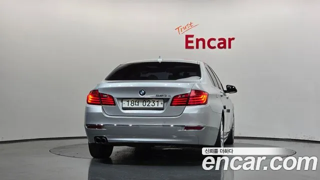 BMW 5-Series 2016 thumb 4
