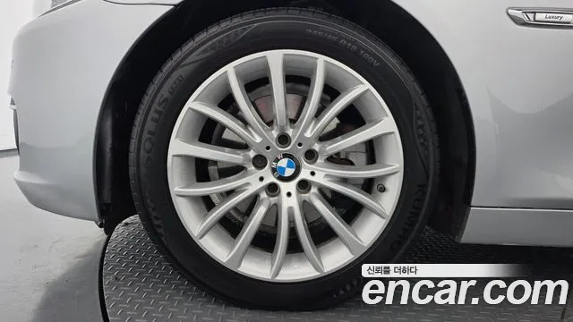 BMW 5-Series 2016 thumb 5