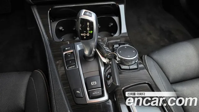 BMW 5-Series 2016 thumb 9