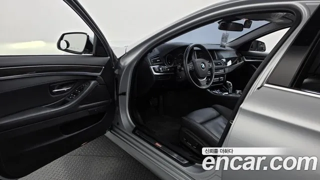 BMW 5-Series 2016 thumb 10