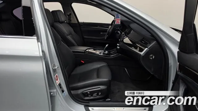 BMW 5-Series 2016 thumb 11